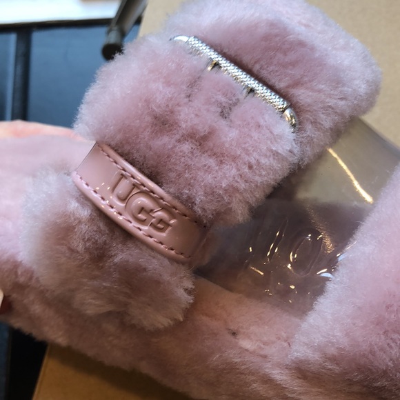 UGGS - Picture 11 of 11